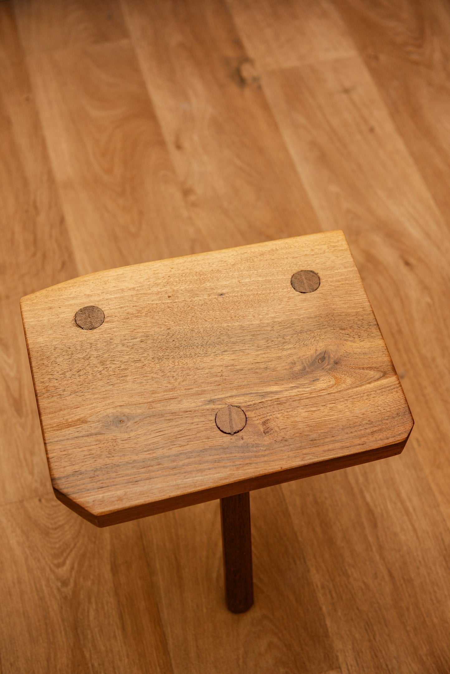 Tabouret  tripode en bois